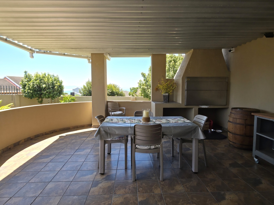 5 Bedroom Property for Sale in Wavecrest Eastern Cape